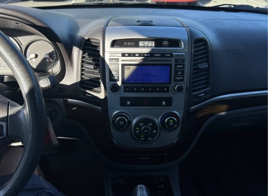 2010 Hyundai Santa Fe GL thumbnail 10