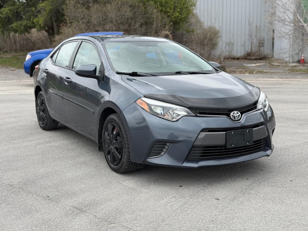 2016 Toyota Corolla LE thumbnail 4