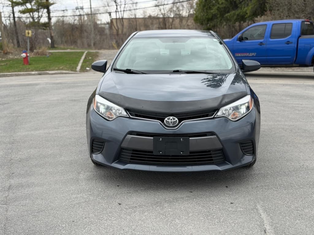 2016 Toyota Corolla LE thumbnail 3