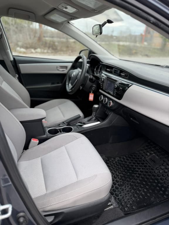 2016 Toyota Corolla LE thumbnail 8