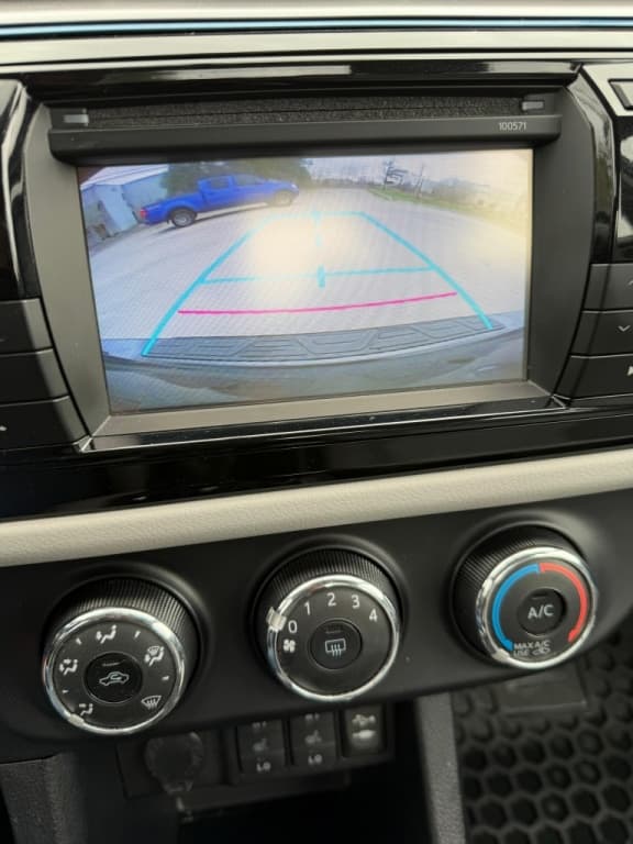 2016 Toyota Corolla LE thumbnail 9