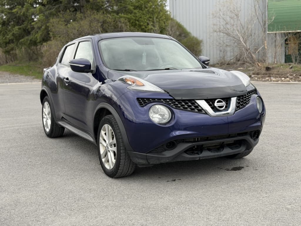 2015 Nissan Juke SV thumbnail 2