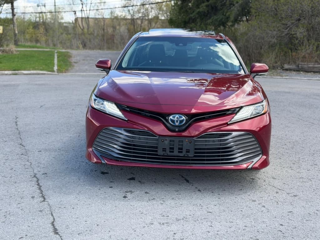 2018 Toyota Camry Hybrid LE/SE/XLE thumbnail 3