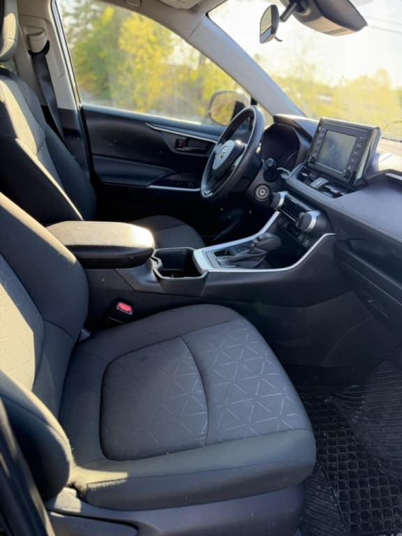 2022 Toyota RAV4 LE thumbnail 8