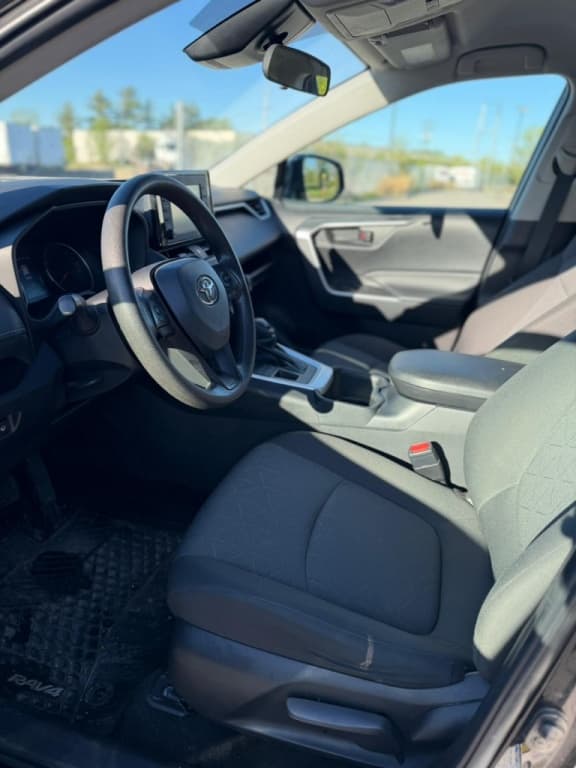 2022 Toyota RAV4 LE thumbnail 7