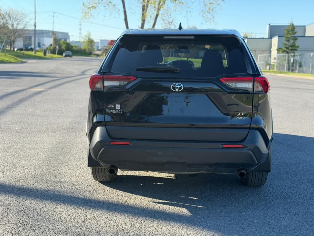 2022 Toyota RAV4 LE thumbnail 6