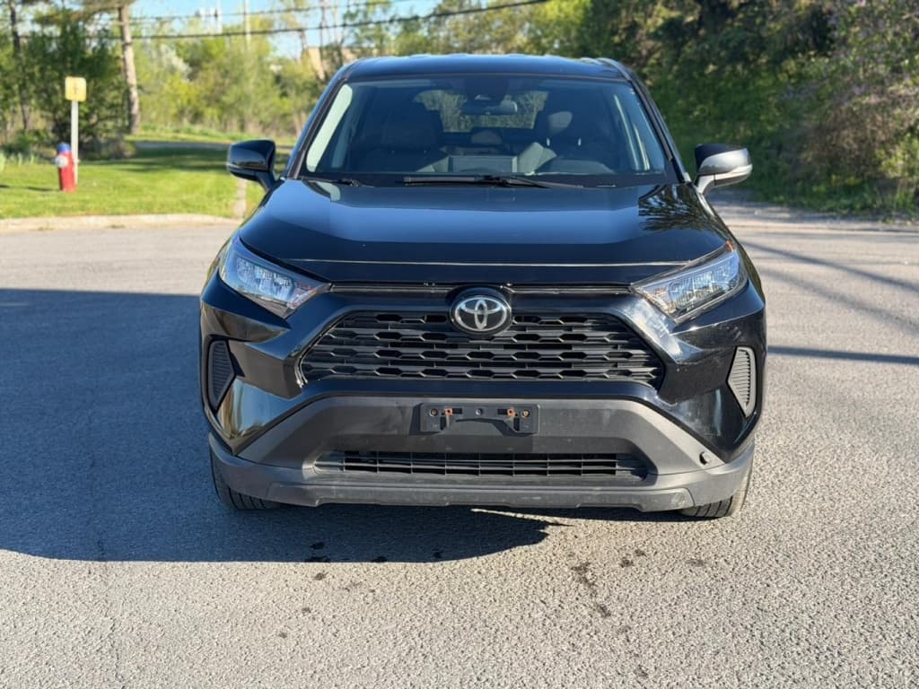 2022 Toyota RAV4 LE thumbnail 2