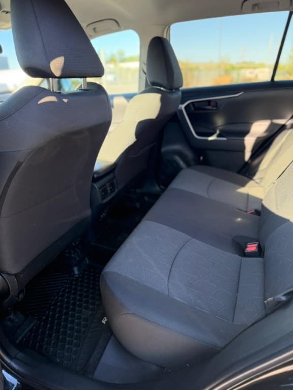 2022 Toyota RAV4 LE thumbnail 9